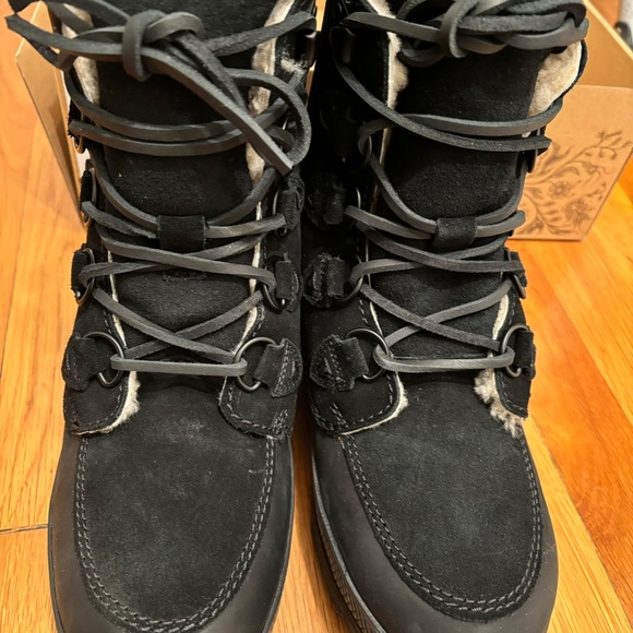 NWT Manitobah Waterproof Lined Boot main image 4